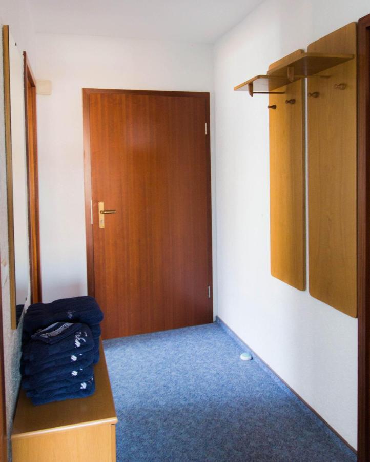 Ferienwohnungen-Neue-Tiefe-Wohnung-Kleiderbuegel Neue Tiefe Fehmarn Extérieur photo