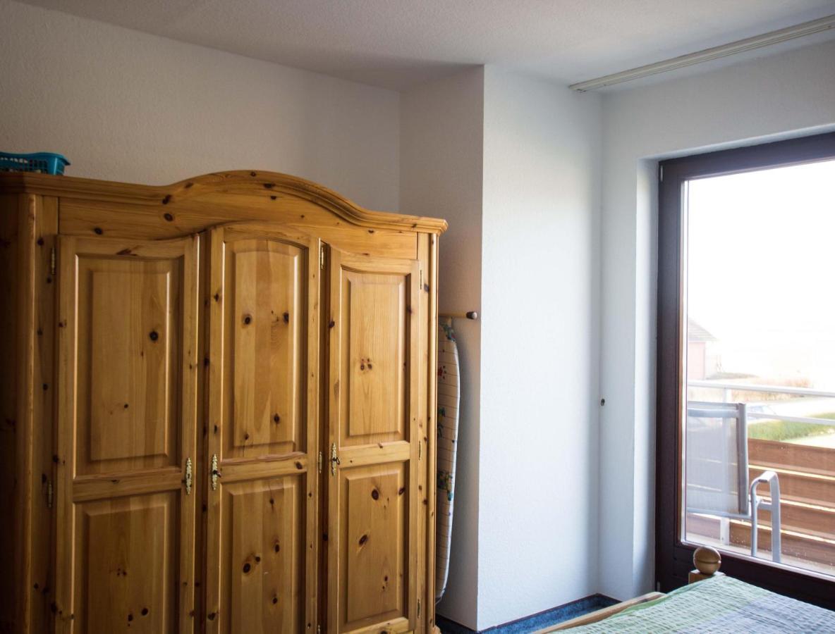 Ferienwohnungen-Neue-Tiefe-Wohnung-Kleiderbuegel Neue Tiefe Fehmarn Extérieur photo