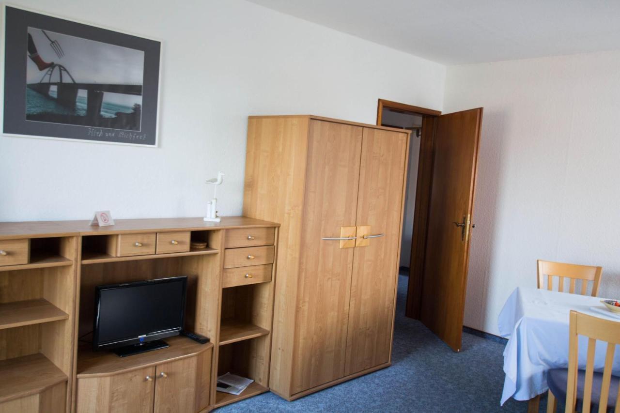 Ferienwohnungen-Neue-Tiefe-Wohnung-Kleiderbuegel Neue Tiefe Fehmarn Extérieur photo