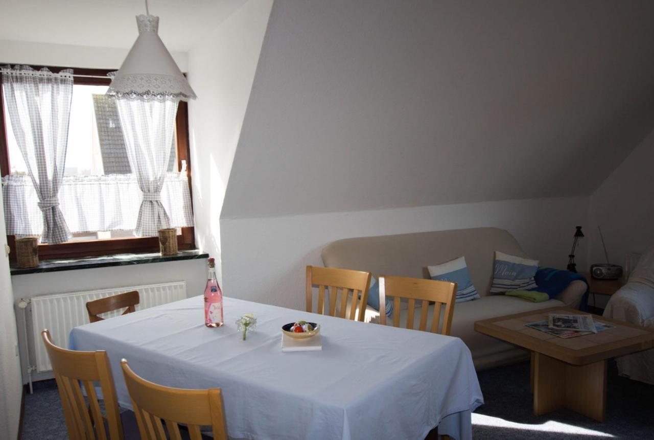Ferienwohnungen-Neue-Tiefe-Wohnung-Kleiderbuegel Neue Tiefe Fehmarn Extérieur photo