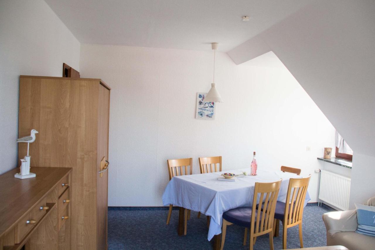 Ferienwohnungen-Neue-Tiefe-Wohnung-Kleiderbuegel Neue Tiefe Fehmarn Extérieur photo