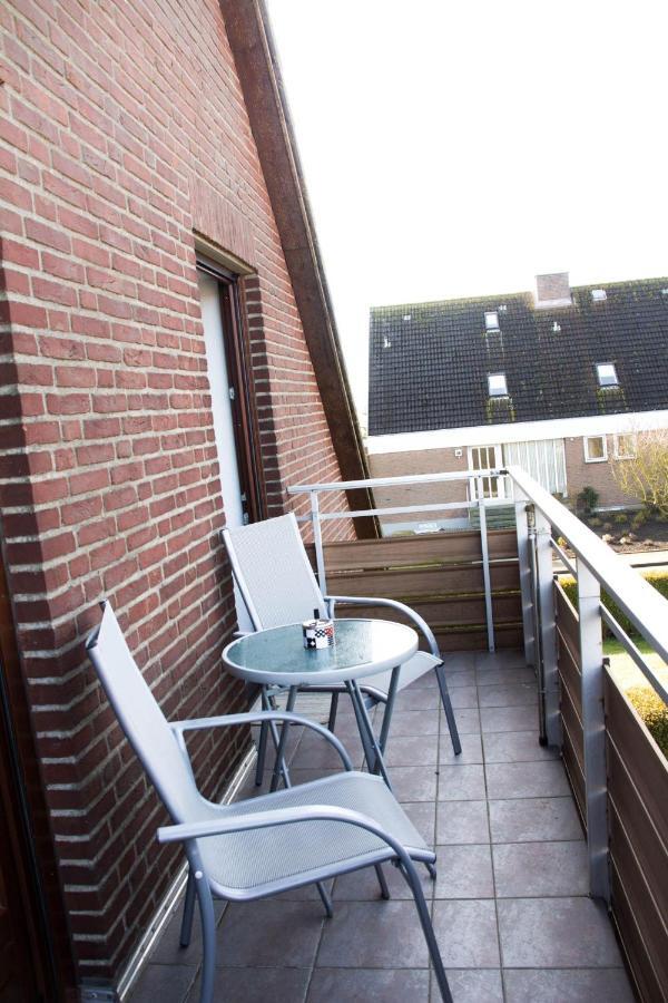 Ferienwohnungen-Neue-Tiefe-Wohnung-Kleiderbuegel Neue Tiefe Fehmarn Extérieur photo